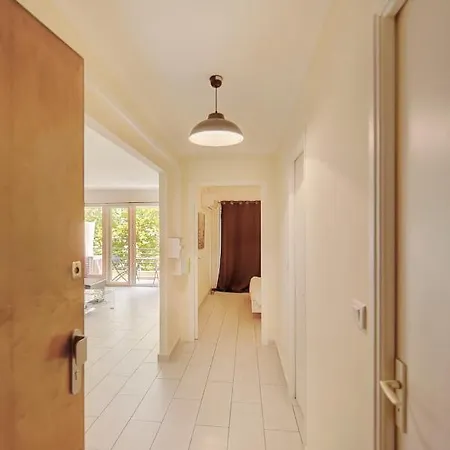 Immogroom - Central - Ac - Terrace - Near Shops Apartment *